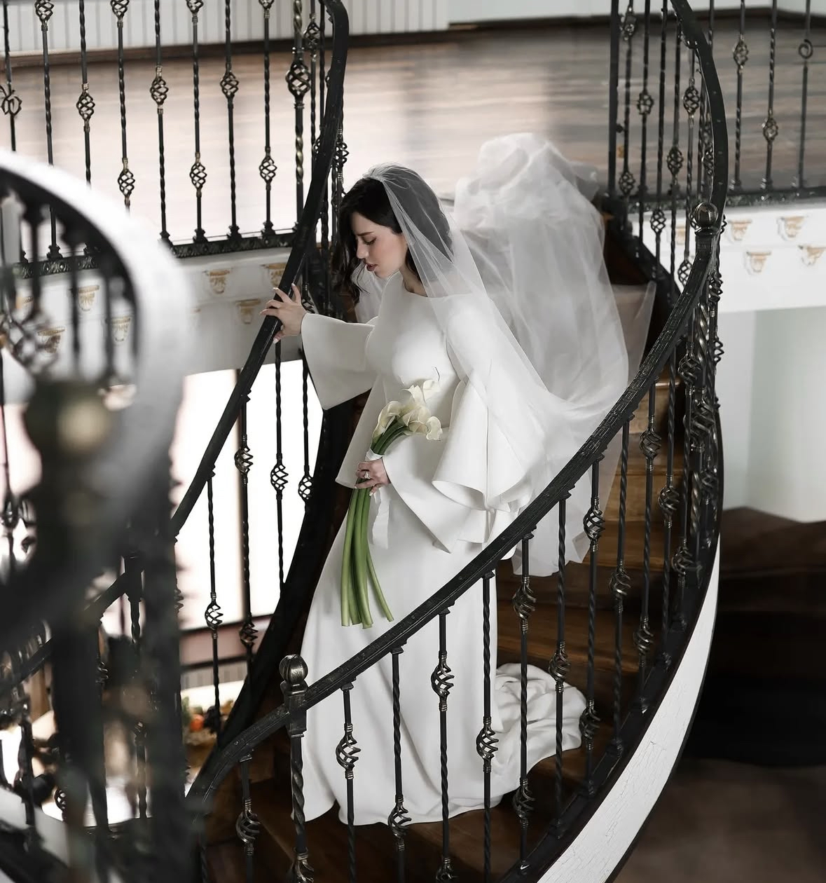 Simple Satin A-Line Wedding Dresses With Flare Sleeves Chic Long White Bridal Gowns Bateau Neck Elegant Bride Dress 2025