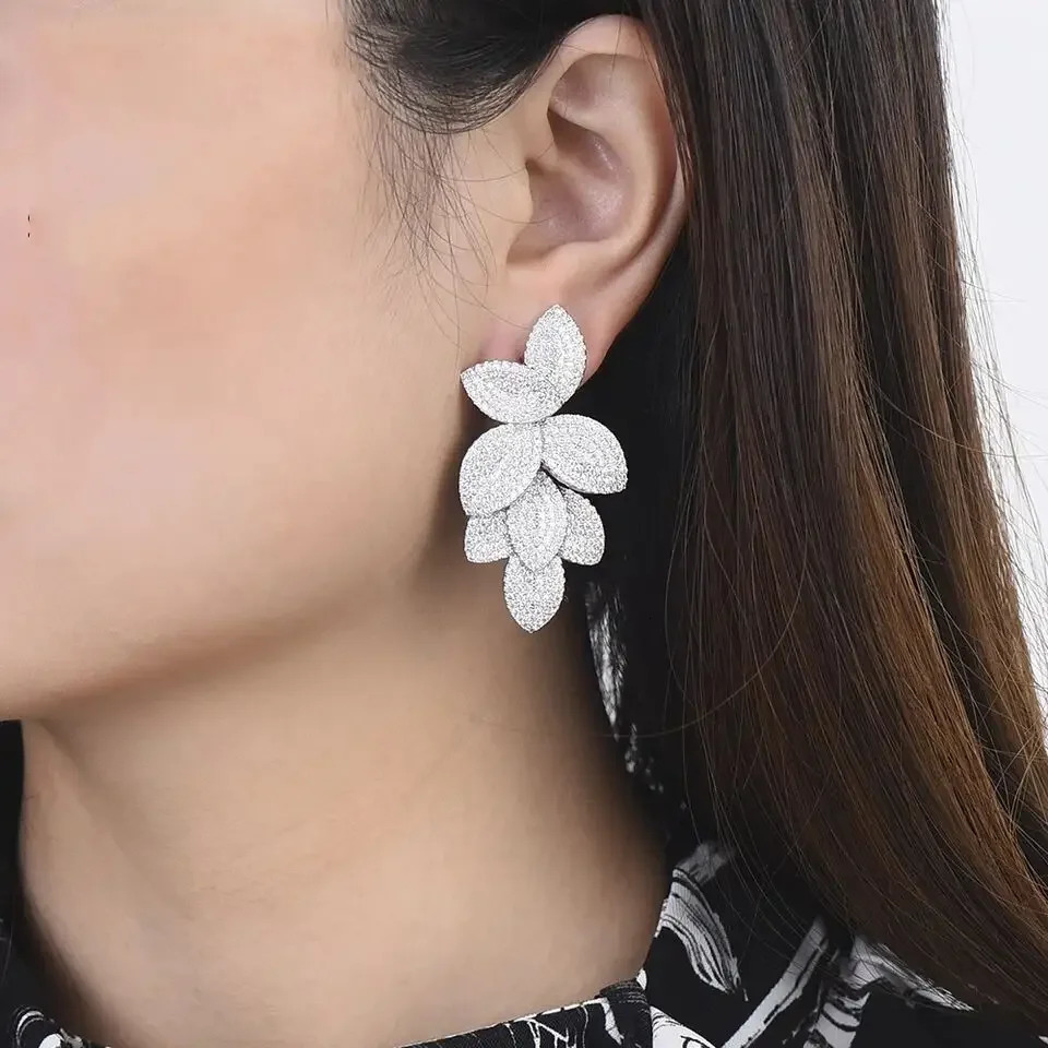 2025 Summer Fashion Ice Sparkling Cz Large Flower Leaf Pendant Earrings Suitable for High Quality Wedding Jewelry for Women 250109