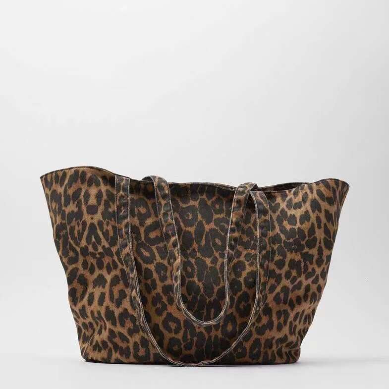 Spring leopard print shoulder tote super ins free style large capacity shopping college tutoring bag