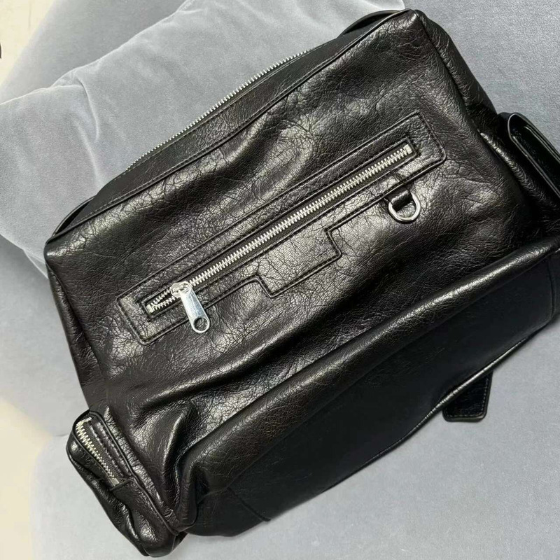 Dark Motorcycle Style Large-Capacity Shoulder Man 2025 Fashion Tote Casual Multi-Pocket Zipper Design Crossbody Bag