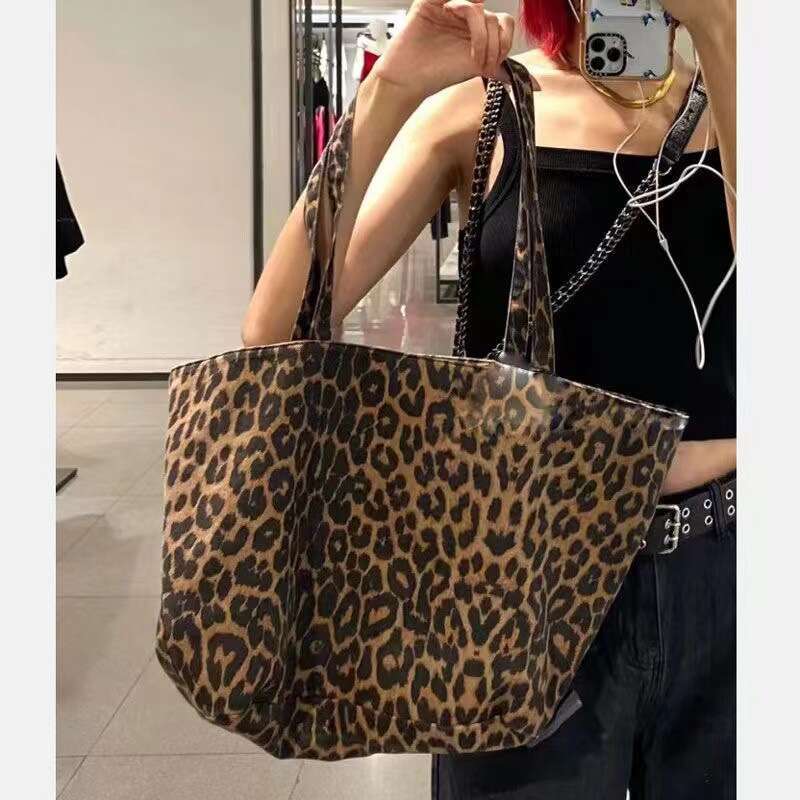 Spring leopard print shoulder tote super ins free style large capacity shopping college tutoring bag