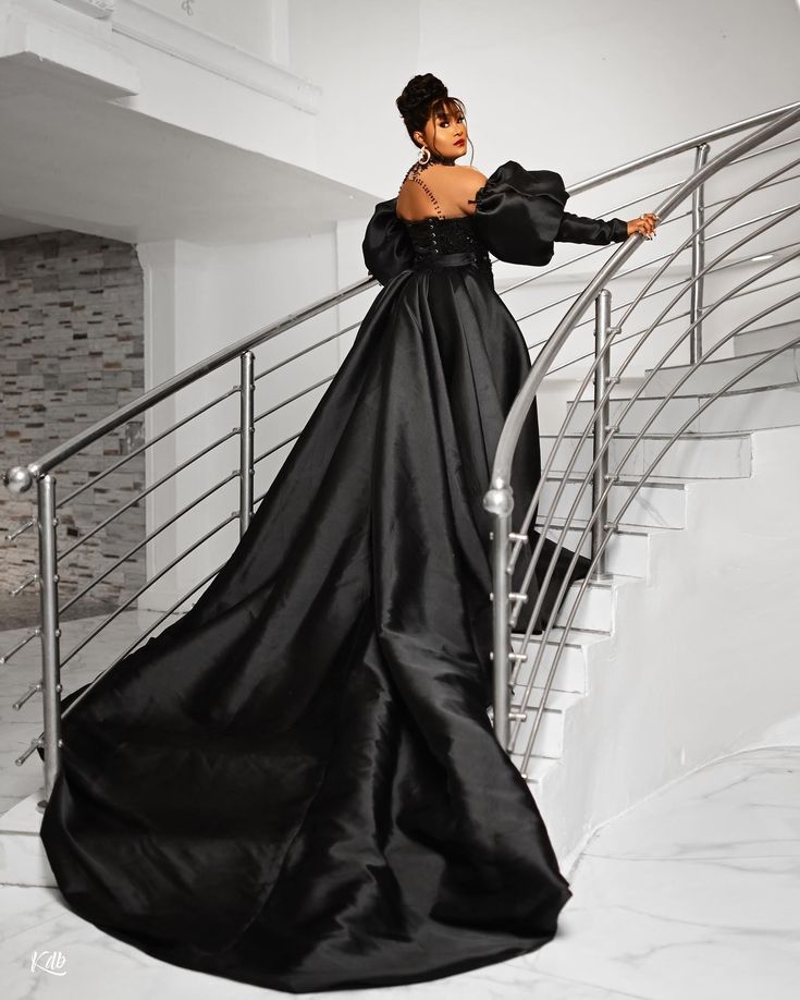 Gothic Black Vintage Jewel Wedding Dresses Lace Applique Vestidos De Novia Black Bridal Gowns Detachable Off The Shoulder Long Sleeves Women Brides Go