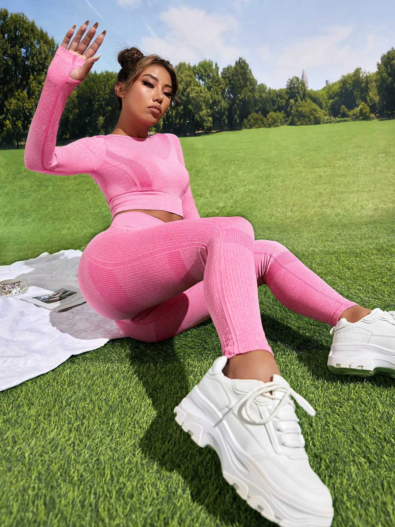 Autumn and Winter Yoga Long-sleeved Suit High-waisted Hip-lifting Abdomen-shrinkingSweat And Quick-drying Womens SportswearXJ250109
