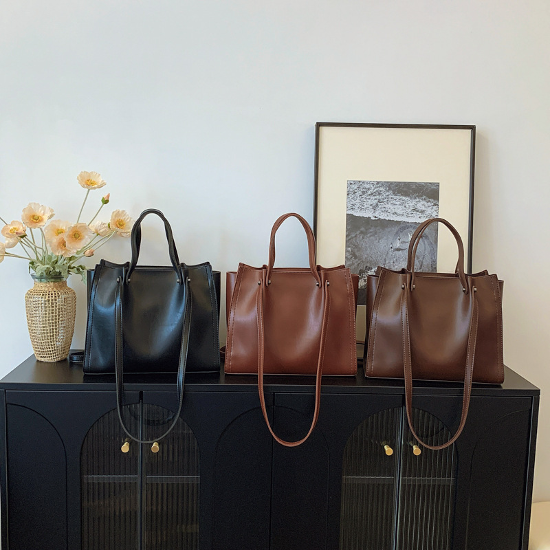 Bag Internet Celebrity Tote For Women 2024 New Winter Simple Texture Shoulder Large Capacity Commuting Armpit Bag