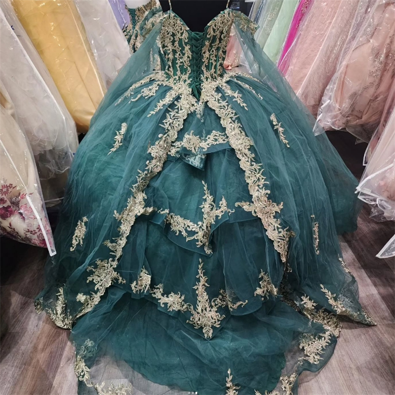 Cinderalle Green Vestido De 15 Quinceanera 2025 Cape Sleeves Gold Appliques Vestidos De Xv Anos Shiny Birthday Party Dress Spaghetti Straps Sweet 16 D