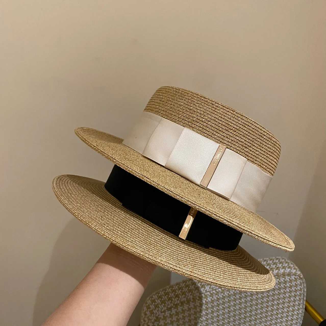 Classic and fashionable plain weave straw hat used for UV protection sun hat vacation ladies beach hat elegant top hat for spring and summer bow tie X