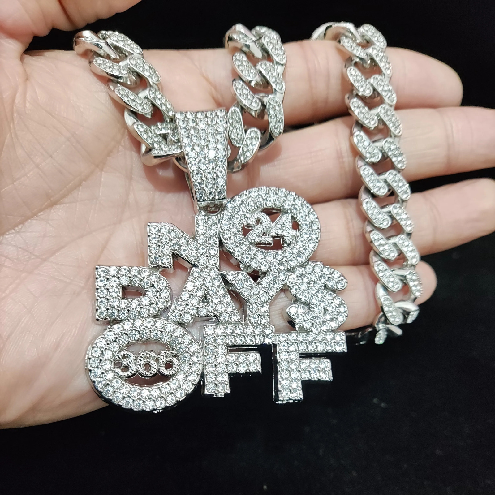 Men Women Hip Hop NO DAYS OFF Pendant Necklace with 13mm Cuban Chain HipHop Iced Out Bling Necklaces Fashion Charm Jewelry 250109