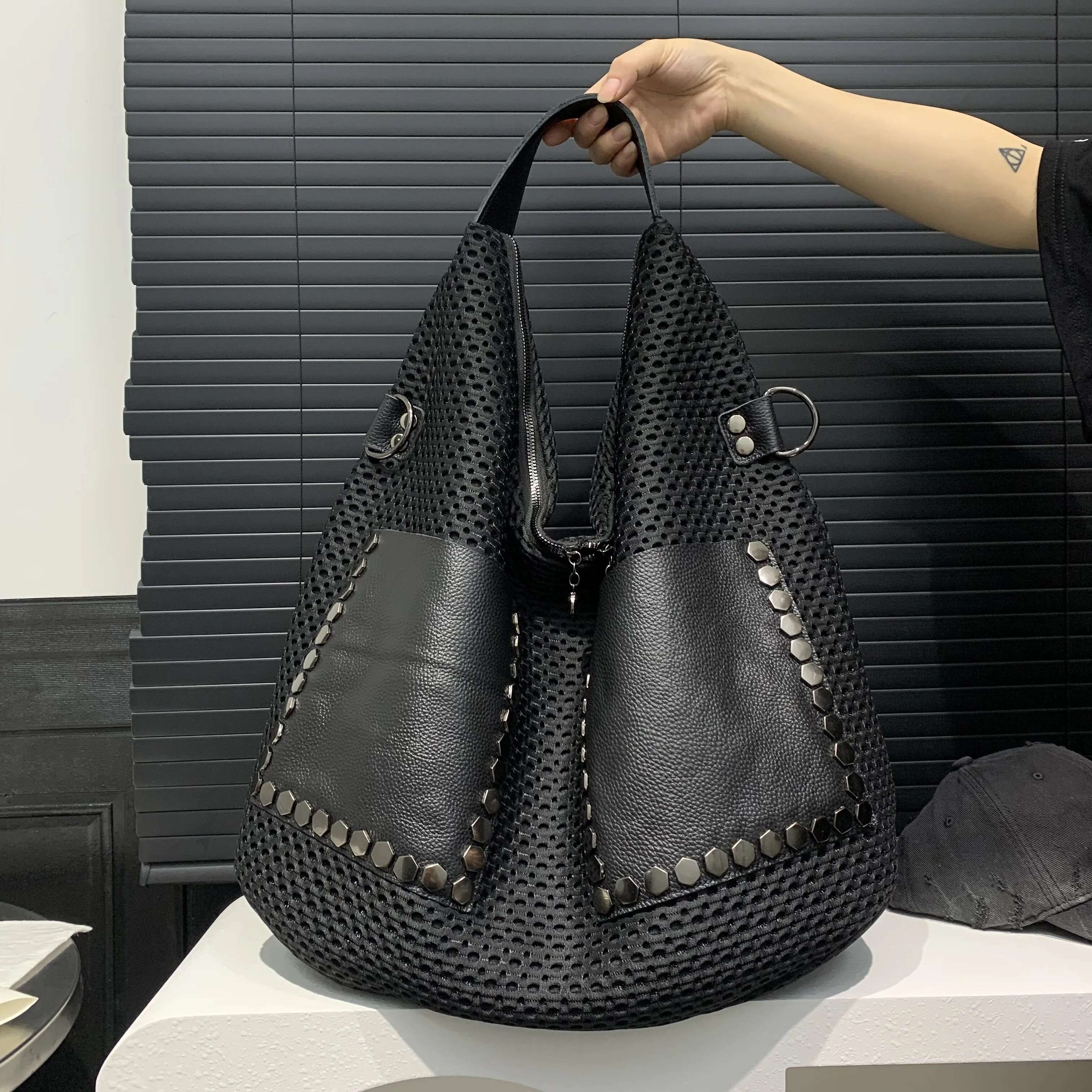 Retro Mesh Handbag Capacity Fashion Black Shoulder Punk Style Rivet Stray Large Women's Bag