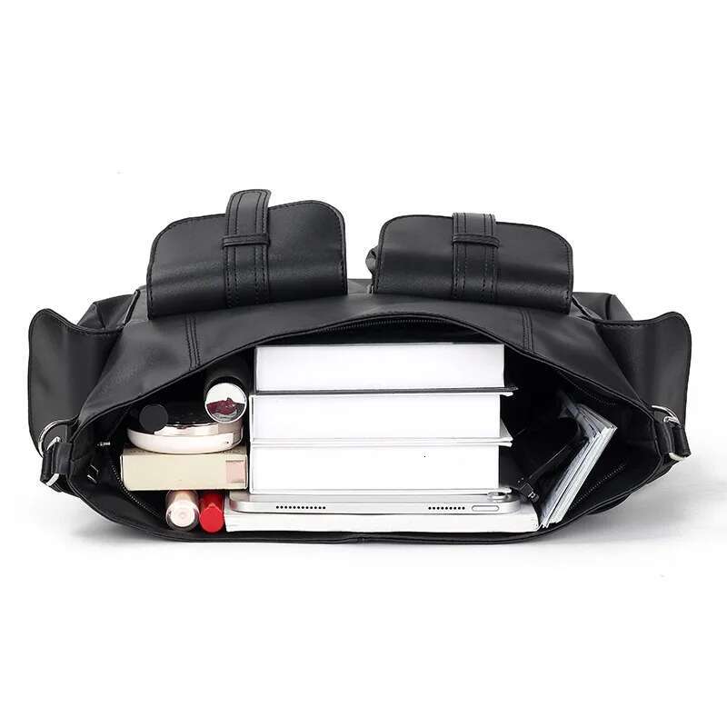 European And American Women's Retro Large Capacity Shoulder Fashionable Classic Black Stray Commuting Exquisite Tote Bag