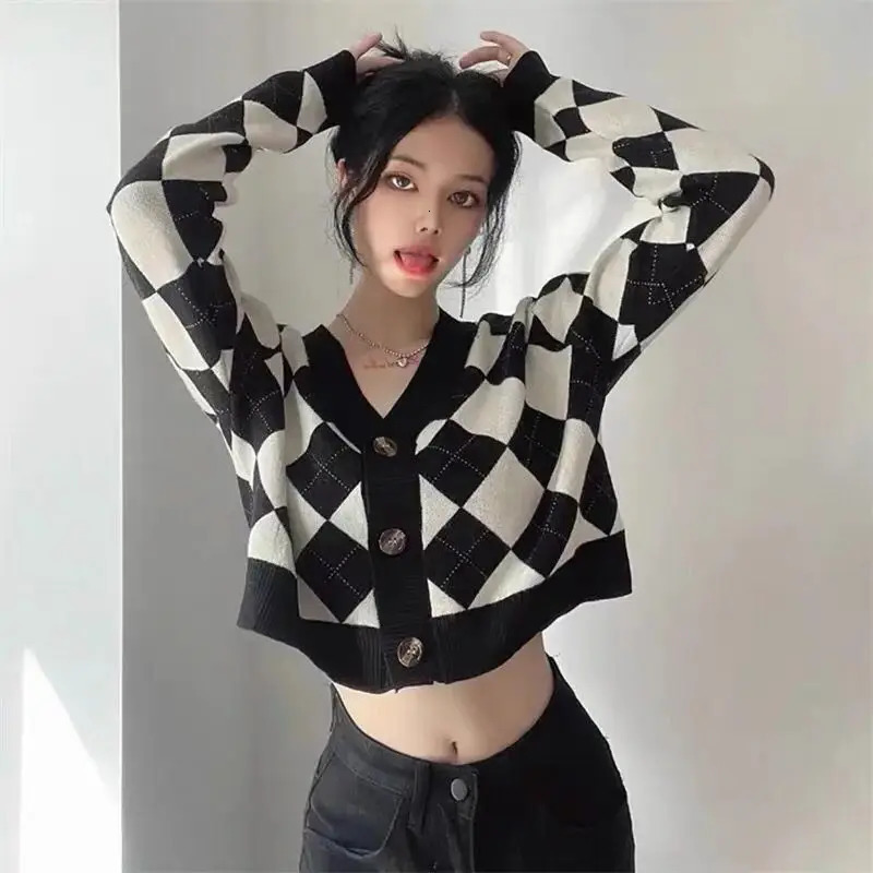 French Autumn Winter Womans Clothes Plaid Short Knitted Cardigan Thin Sweater Jacket Loose Soft Lazy Style Fashion Ins 250108