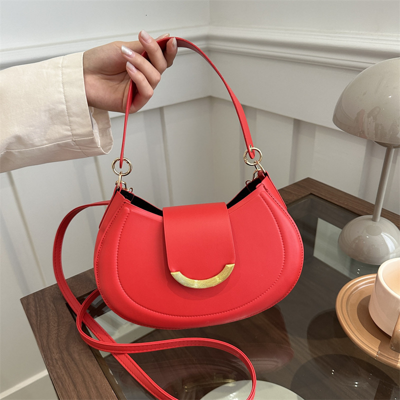 Bag Fashionable And Minimalist Temperament Commuting Shoulder For Women In Early Spring 2024, Textured Underarm Bag, Korean Version Saddle Bag Trend