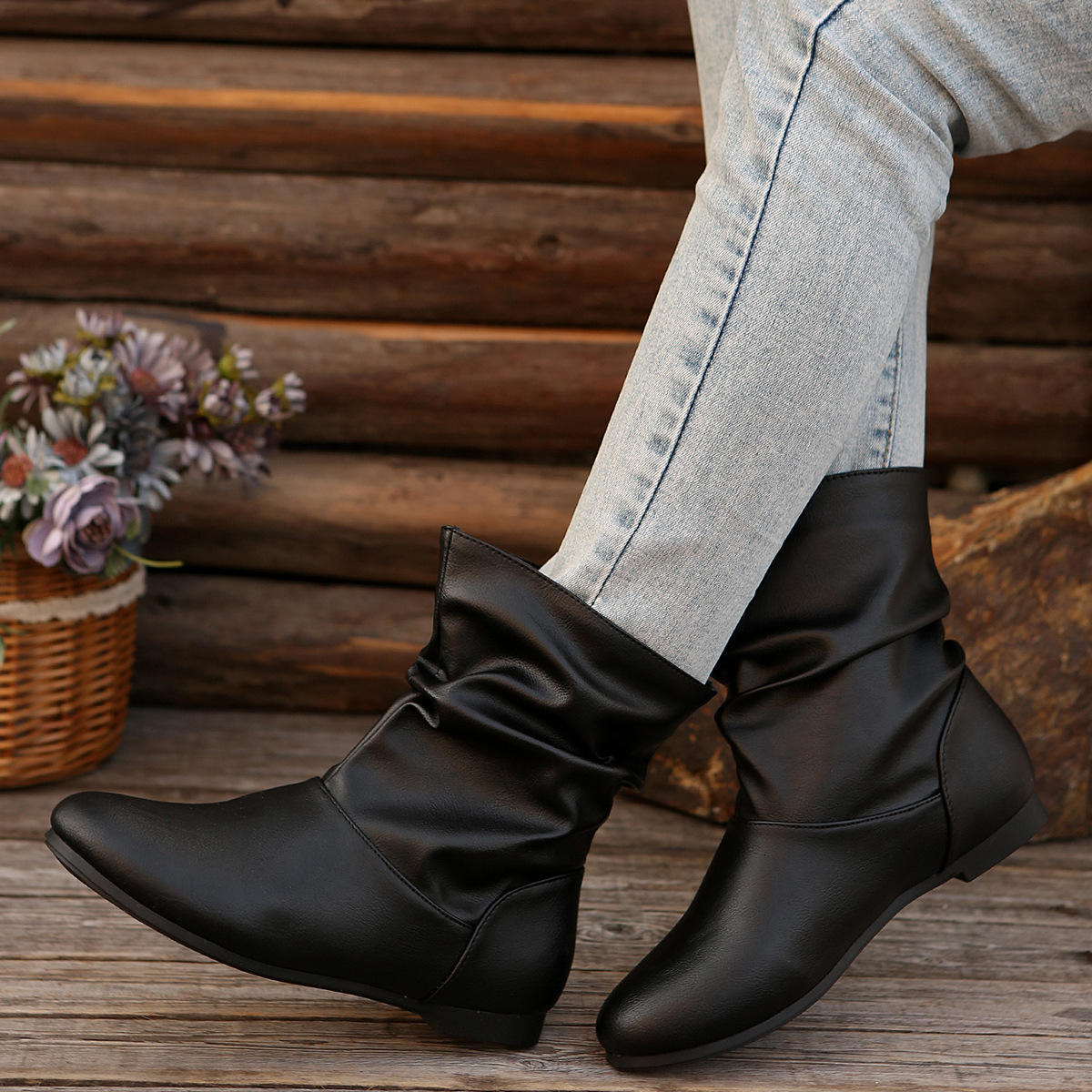 Large ize flat bottomed pleated tacking boot for women in European and American foreign trade, 2024 autumn and winter new oft oled ingle kick women�