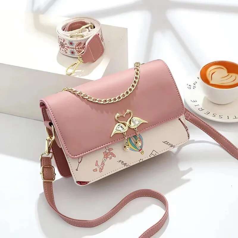 Women's 2024 New Versatile Fashion Texture Western Style Simple Love Shoulder Crossbody Small Square Bag
