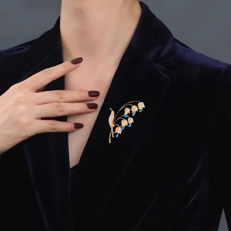 Autumn Korean Elegant and Fashionable Clock Orchid brooch Creative Personalized Flower Clothing Pin Accessories for Women 250103