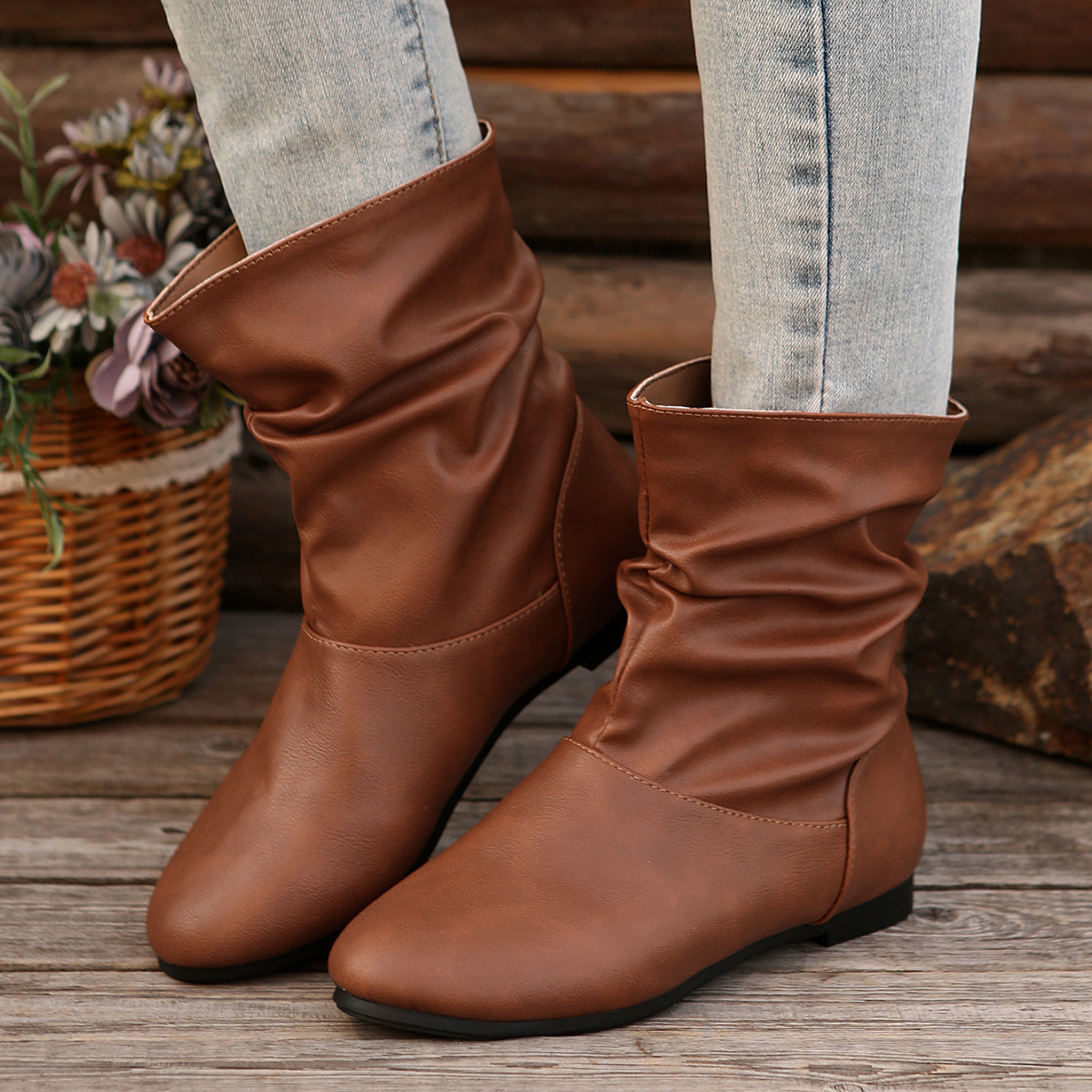 Large ize flat bottomed pleated tacking boot for women in European and American foreign trade, 2024 autumn and winter new oft oled ingle kick women�