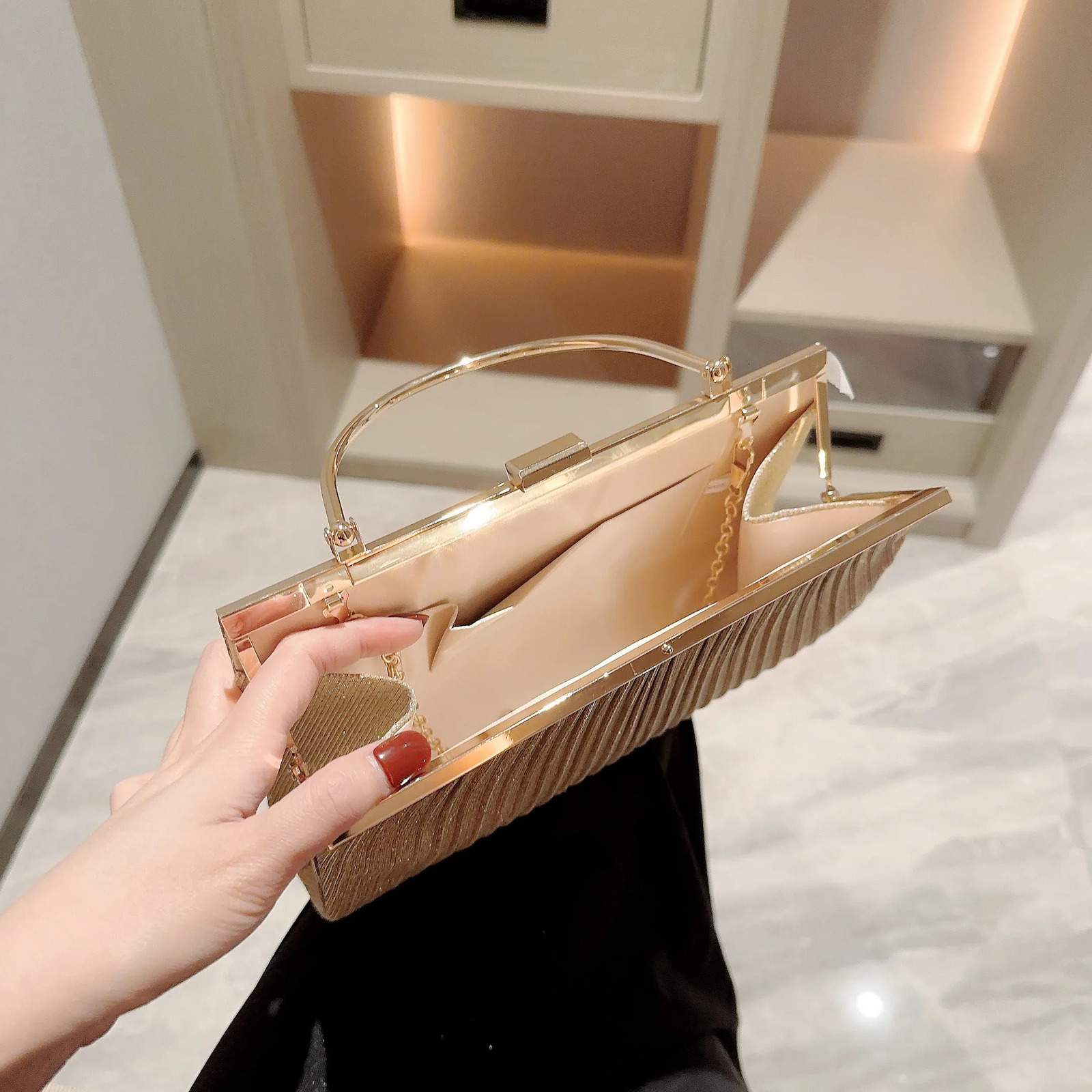 Womens Classic Pleated Evening Bag Handbag Sparkling Party Bag Evening Bag Dress Bag Prom Handbag Chain Bag 250106