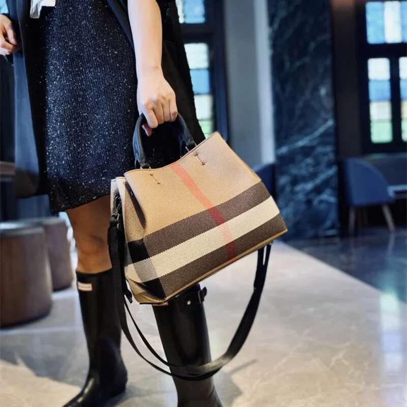 New Ladies Leather Handbag 2023 Fashion Designer Female Messenger Bag Brand Trends Handbag