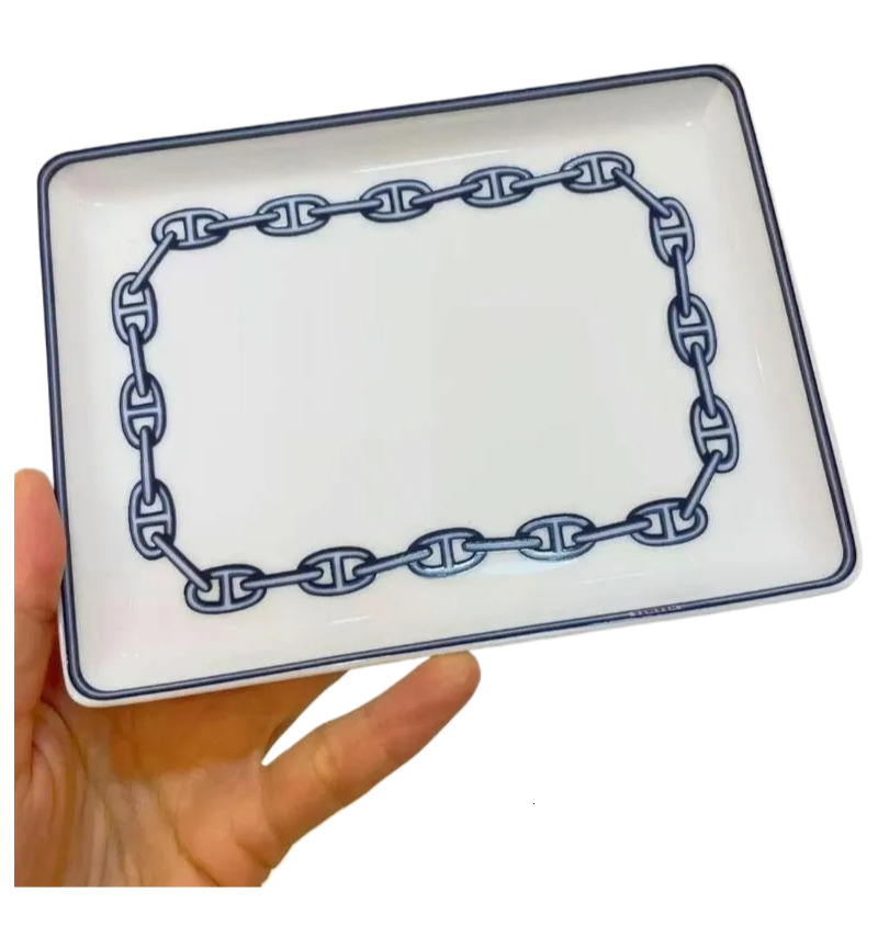 Plates High-End Exquisite Pig Nose Tray Tide Brand Ceramic Rectangular Plate Classic Chain Dessert Decorative Accessories