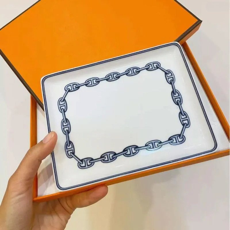 Plates High-End Exquisite Pig Nose Tray Tide Brand Ceramic Rectangular Plate Classic Chain Dessert Decorative Accessories