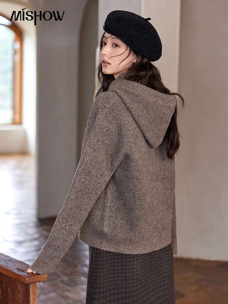 MISHOW Kintted Sweater Bow Pattern O-Neck Pullover Grey Clash Color Design Winter 2024 Loose Slim Fit Outerwears Tops Mxd56z0918