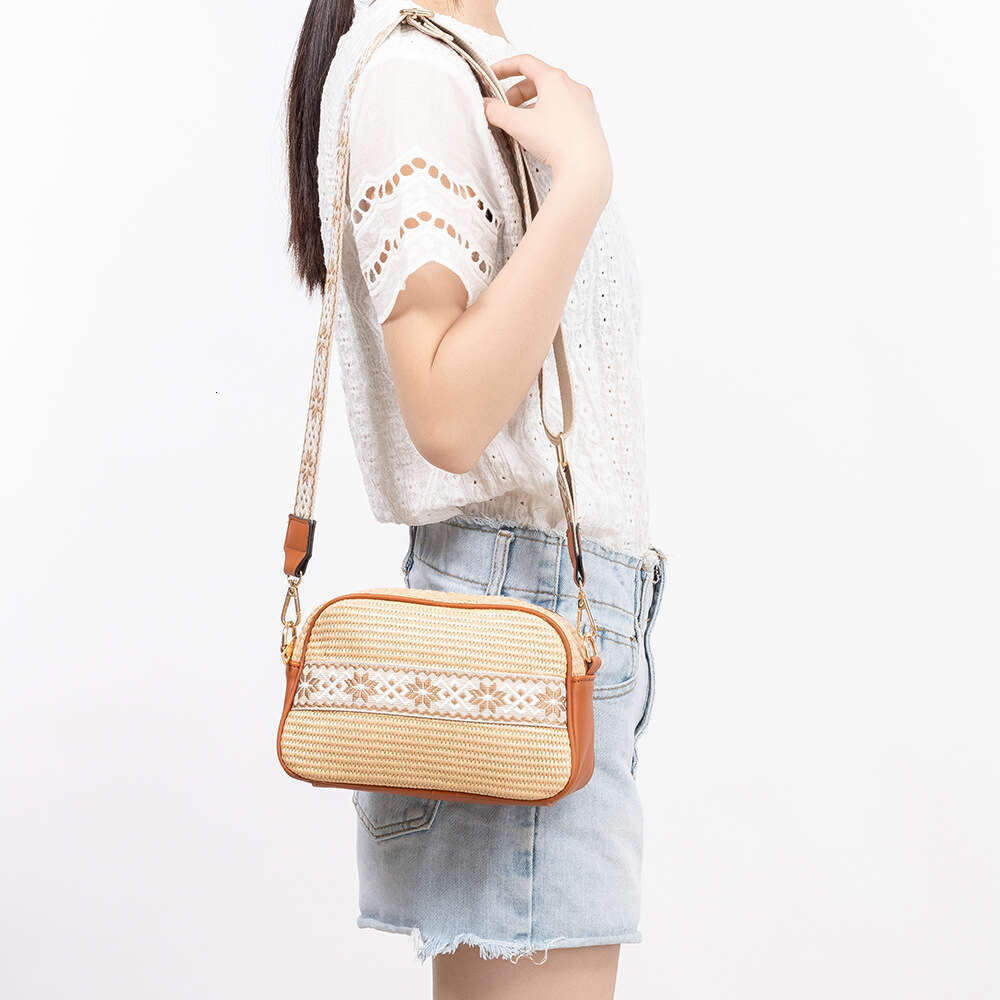 European And American Shoulder Commuting Small Square Bag Niche Design High-End Grass Woven Bags