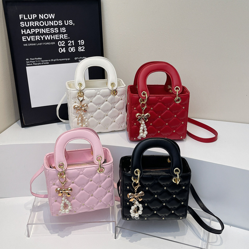 New Designer Women's Diamond Mesh Embroidered Pearl Bag Handbag Outdoor Trendy Bag Single Shoulder Crossbody Bag