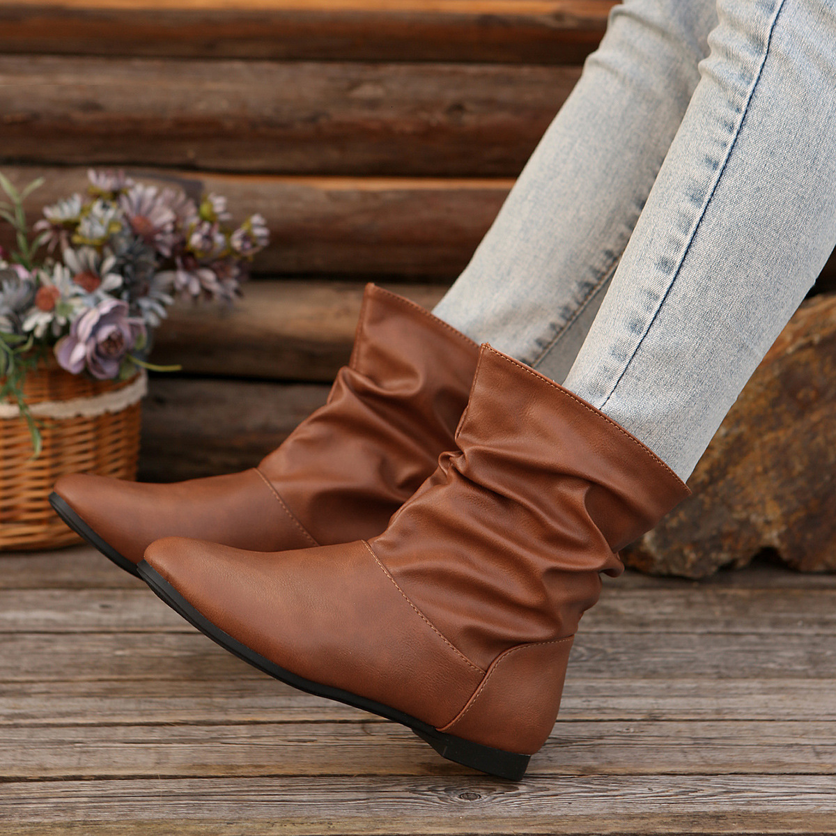 Large ize flat bottomed pleated tacking boot for women in European and American foreign trade, 2024 autumn and winter new oft oled ingle kick women�