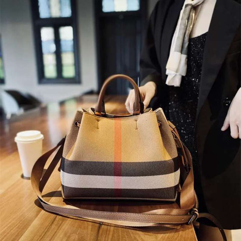 New Ladies Leather Handbag 2023 Fashion Designer Female Messenger Bag Brand Trends Handbag