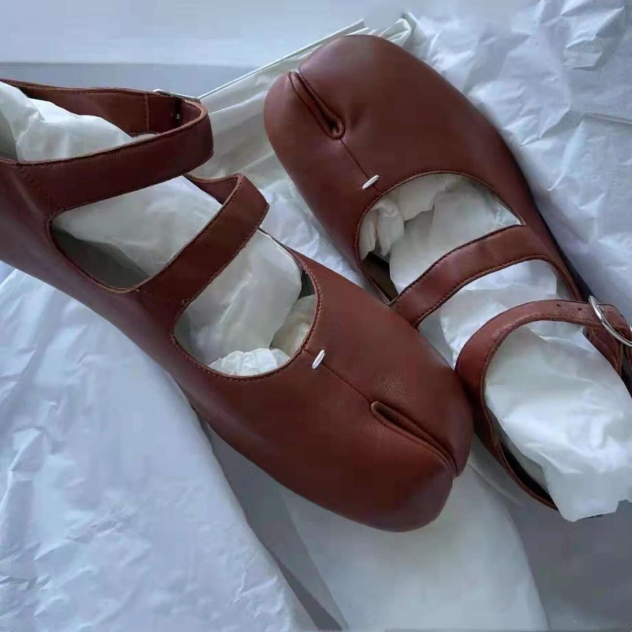 Red Patent Leather Split Toe Sandals Brand Designer Summer Black Mary Janes Ladies Cover Heel Buckle Shoes For Women Dress Pumps