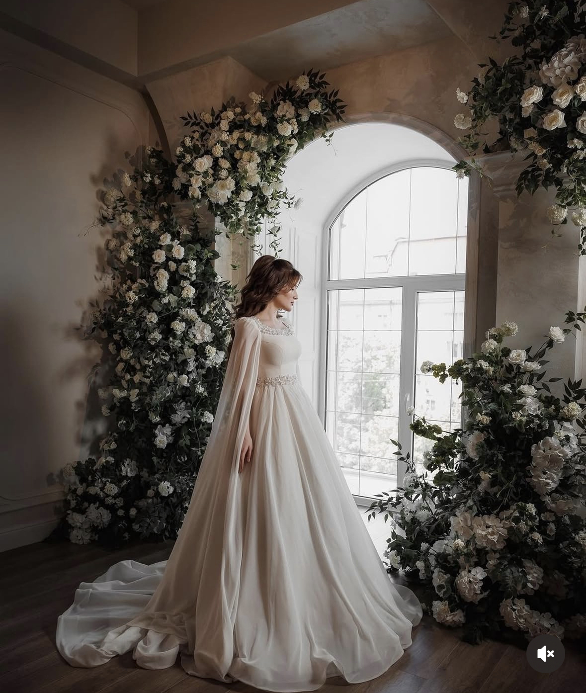 Simple Ivory Chiffon A-Line Wedding Dresses Cape Sleeves Crystals Sequins Beaded Square Neck Sash Elegant Long Bridal Gowns Custom Made 2025