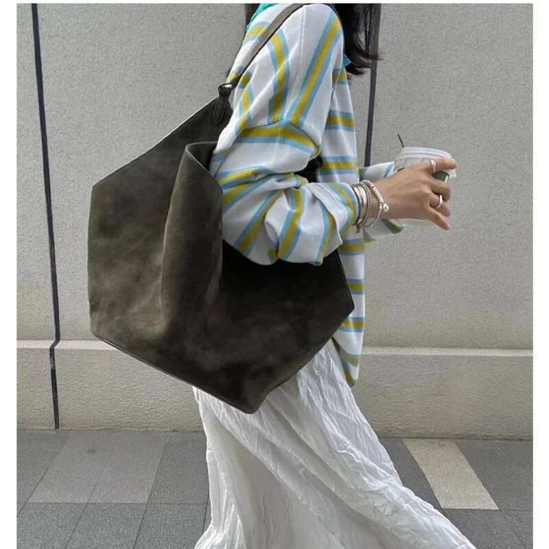 2025 New Women's Solid Color Cowhide Suede Handbag Dumpg Bucket Commuter Large Capacity Niche Single Shoulder Tote Bag