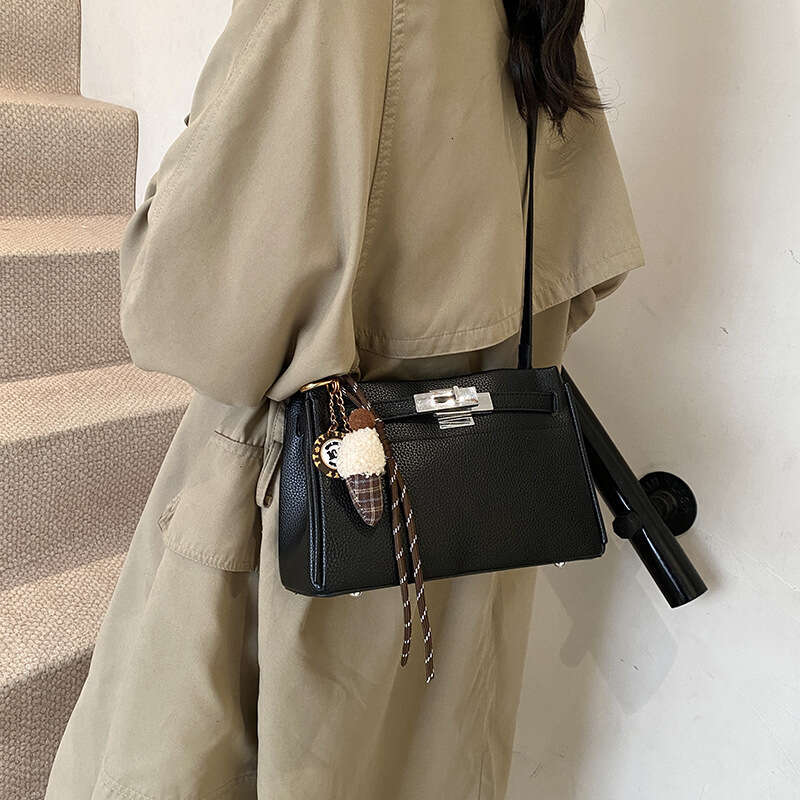 Step into the new popular fashion handbag, women's single shoulder versatile, high-end, crossbody, niche design