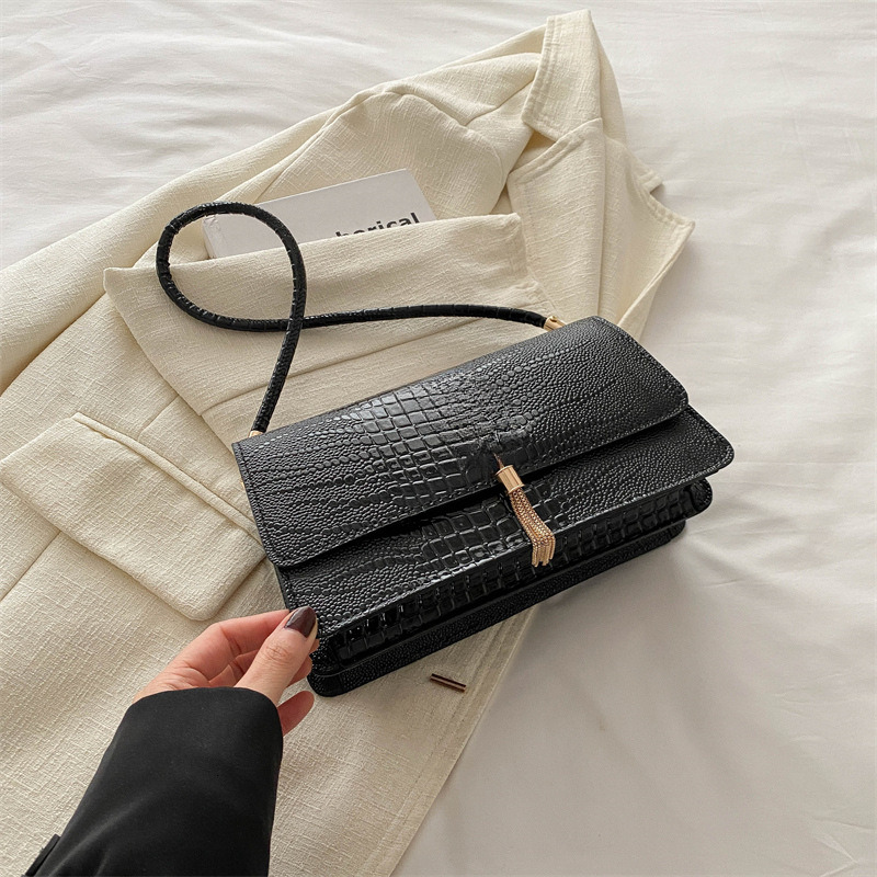 New High-end Designer Bag, Women's Temperament Simple Tassel Shoulder Spring New Versatile Women's Armpit Commuting Bag Small Square Bag Wal