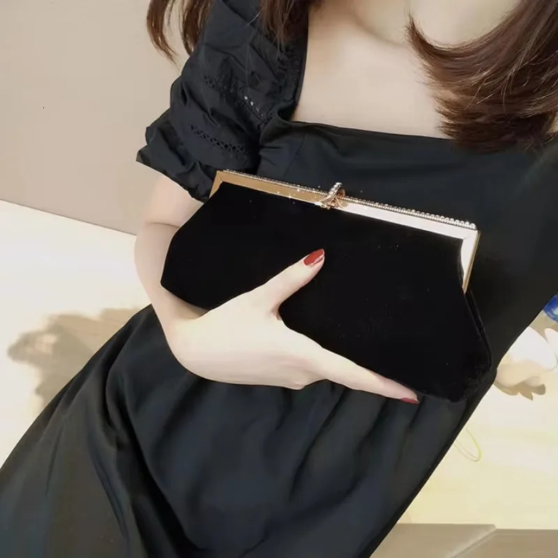 Women Retro Black Velvet Evening Clutch Bag Glitter Rhinestone Buckle Banquet Party Ladies Handbag Purse with Chain 250106