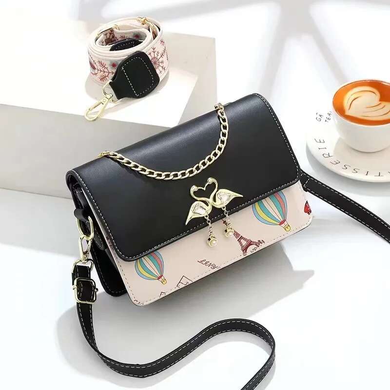 Women's 2024 New Versatile Fashion Texture Western Style Simple Love Shoulder Crossbody Small Square Bag