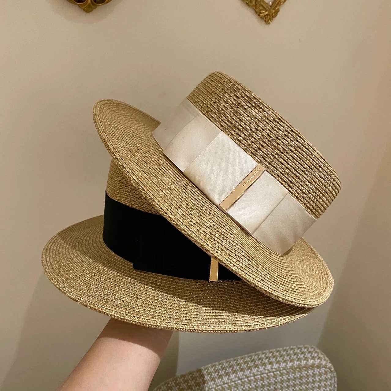 Classic and fashionable plain weave straw hat used for UV protection sun hat vacation ladies beach hat elegant top hat for spring and summer bow tie X