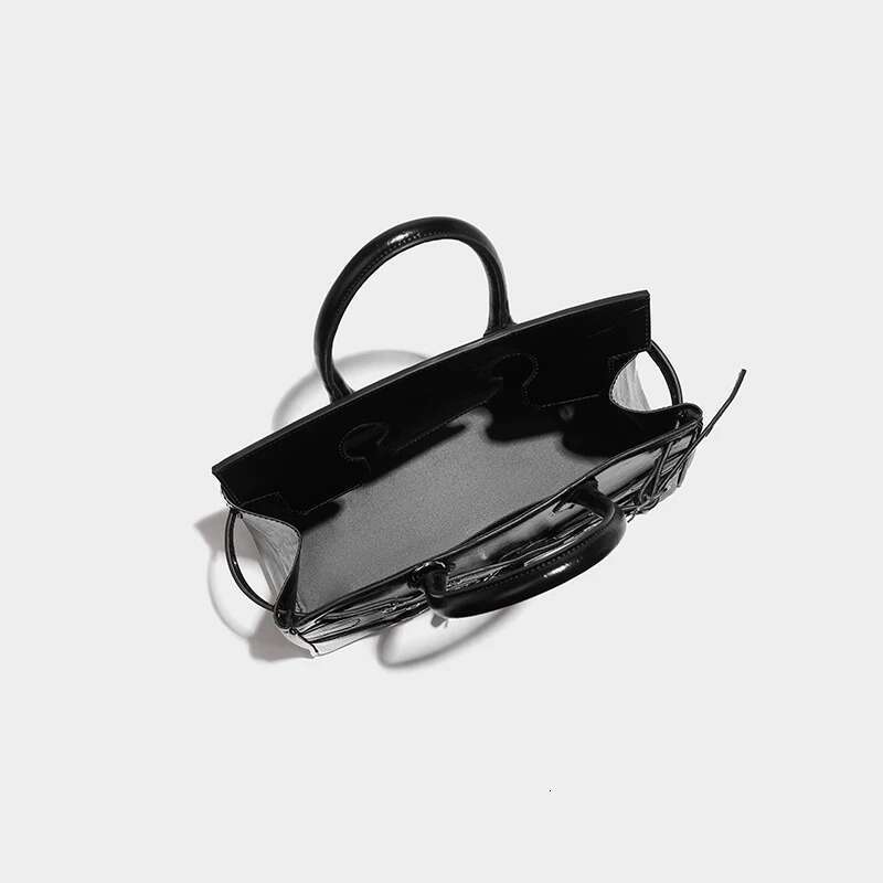 Niche Designer Punk Style Motorcycle Exquisite And Versatile Hot Girl High-End Casual Simple Handbag Shoulder Bag