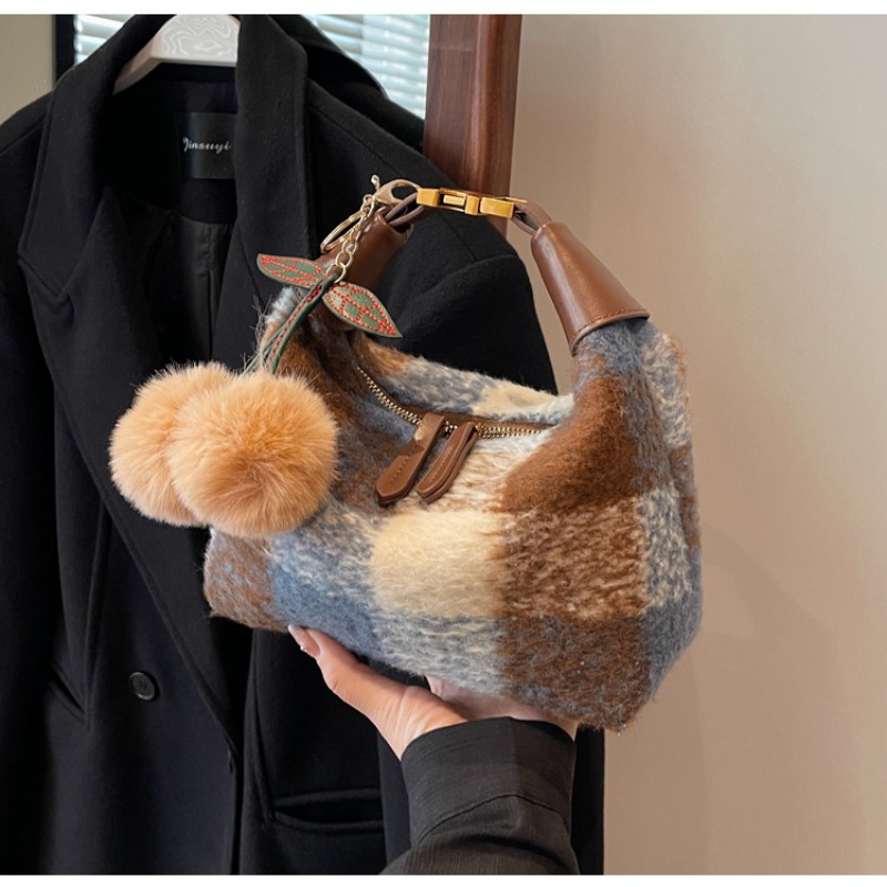 Stylish Seasonal Shoulder Bag - Durable Messenger Style Handbag for Fall and Winter Fashion