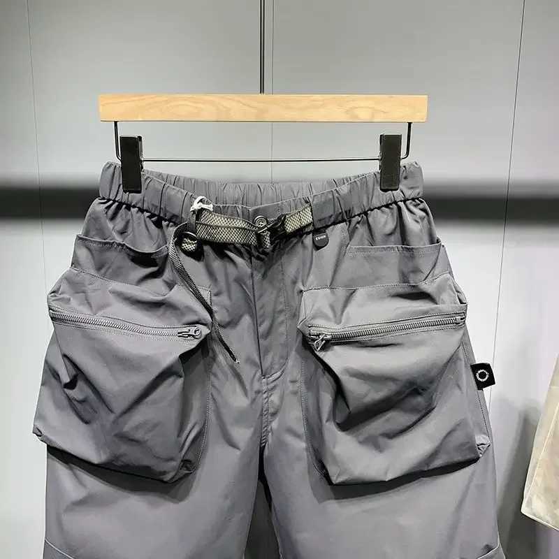 High Quality Summer mens black streetwear oversized cargo multi pocket shorts fitness track shorts T250110