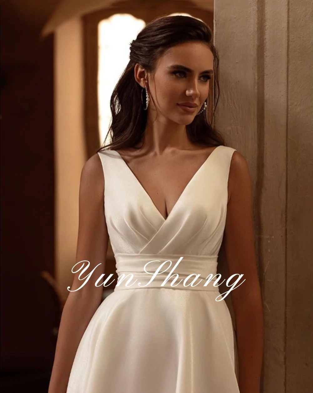 YunShang Modern VNeck Wedding Dress Sleeveless Pleat Satin Simple ALine Bride Gown Backless Train Vestido De Novia Customized 250106
