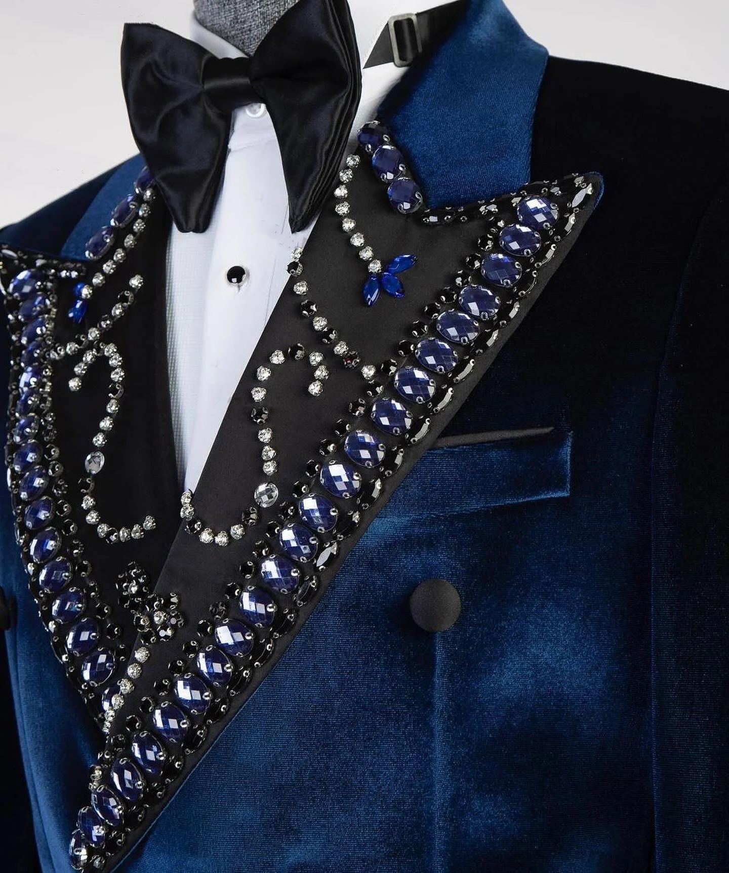 Luxury Men Wedding Suits Notched Lapel Groom Wear Velvet Tuxedos Business Jacket Double Breasted Evening Party Custom Made Only Blazer