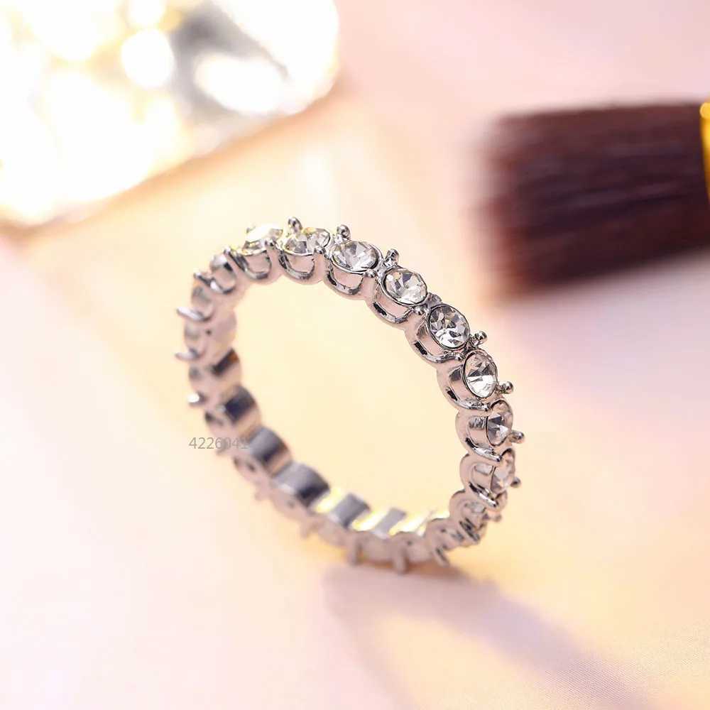 2024 New Silver Water Diamond Zircon Ring for Women Elegant and Simple Round Mosaic Crystal Wedding Jewelry Ring 6/7/8/9/10 W250111