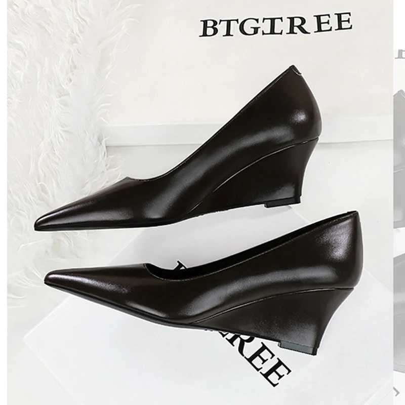 New Arrival BIGTREE 2025 Spring Fashion Pointed Toe Pump Womens Wedge High Heels Elegant Womens Shoes Zapatillas De Mujer T250110