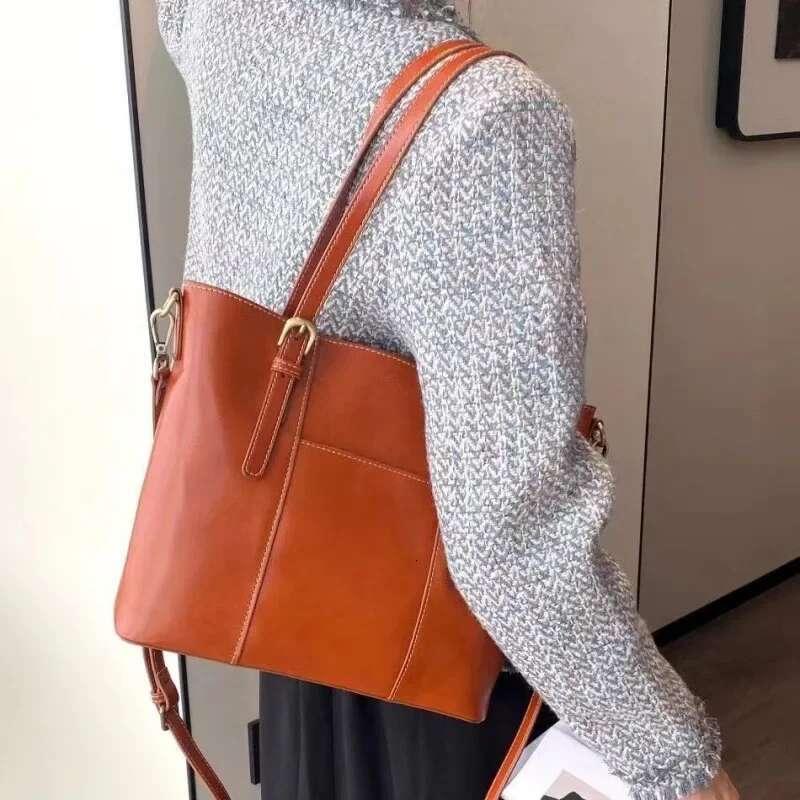 High-End Feeg Niche Women's Versatile Vintage Large Capacity Crossbody Bag Genuine Leather Womens Wholesale