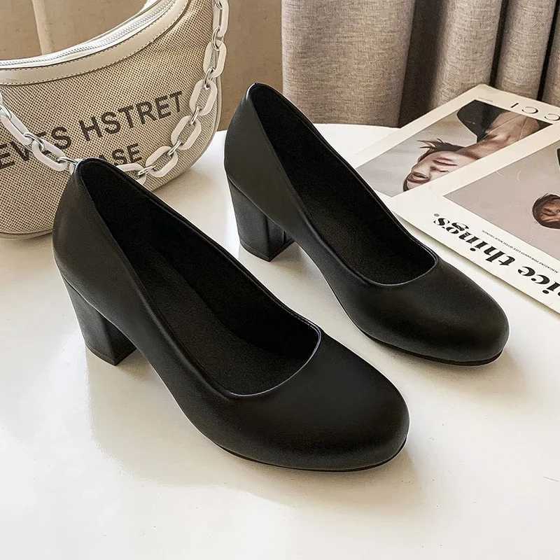 New Arrival Spring/Summer Large Single Shoes Womens Shallow Mouth Fashion Solid Color Simple and Comfortable Small Leather Shoes T250110