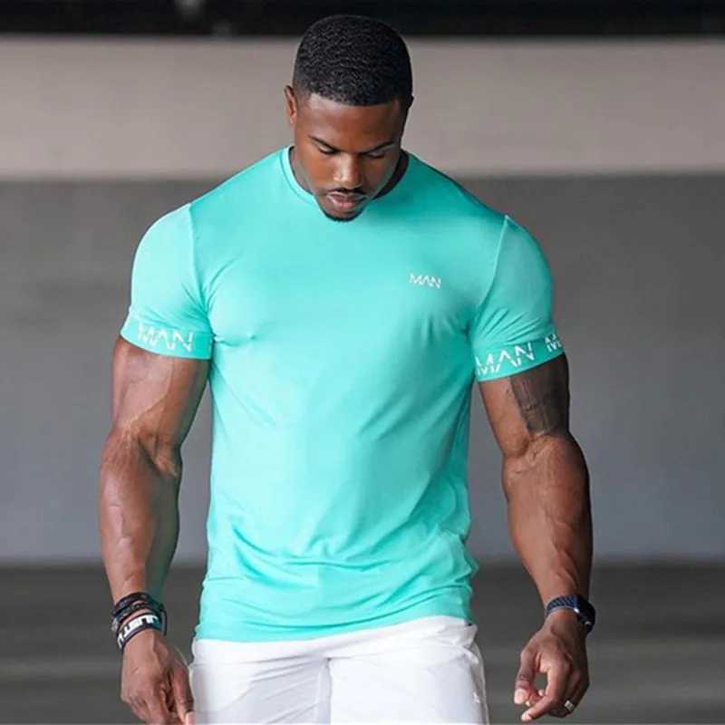 2024 New Summer Mens Short sleeved Quick drying Gym T-shirt Running Fitness Top Street Clothing Sports T-shirt Mens Clothing W250111