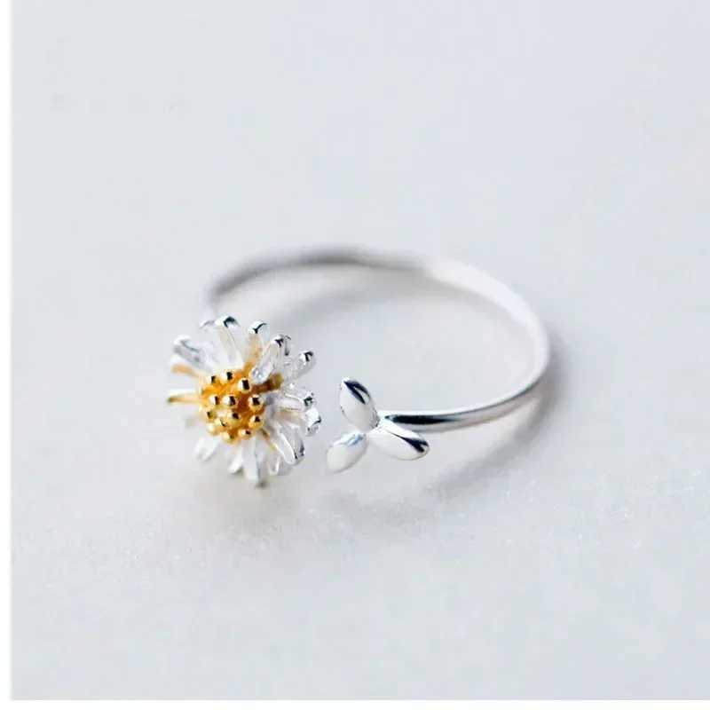 Fashion Vintage Daisy Flower Rings For Women Style Adjustable Opening Finger Ring Bride Wedding Engagement Statement JewelryXJ250110