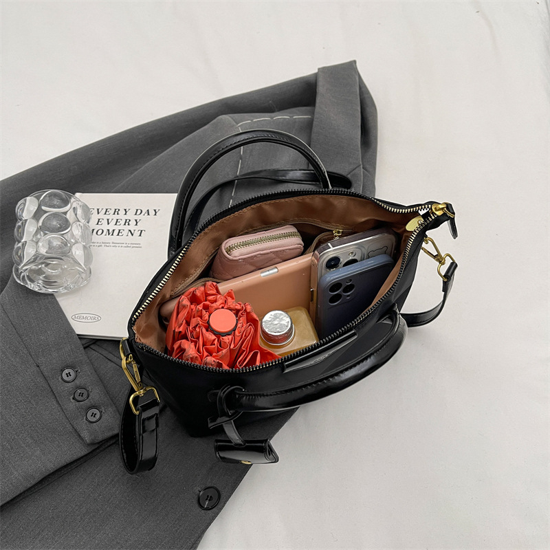 2025 Designer free shipping 2025 3 designer Shoulder Bags for women Solid color casual handbag Mother child package Plain Cartoon Hobos tote black