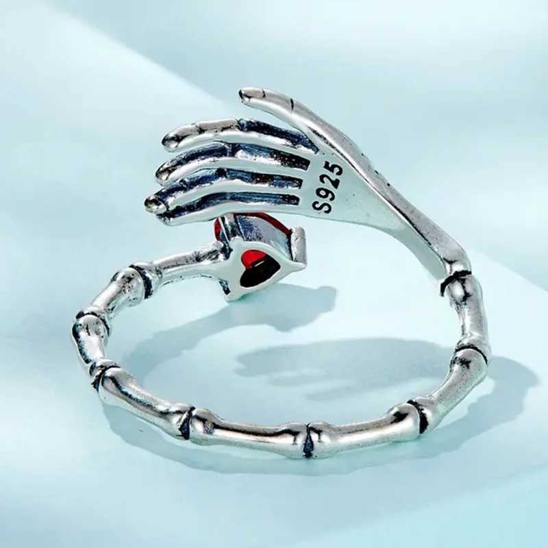 Huitan Hand and Red Heart CZ Open Ring 925 Pure Silver Unique Warm and Meaningful Accessories Womens Exquisite Party Jewelry W250111