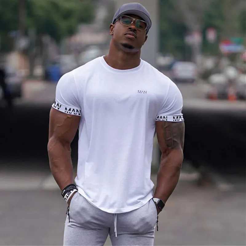 2024 New Summer Mens Short sleeved Quick drying Gym T-shirt Running Fitness Top Street Clothing Sports T-shirt Mens Clothing W250111